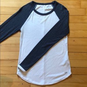 knit long sleeve blue and white baseball tee